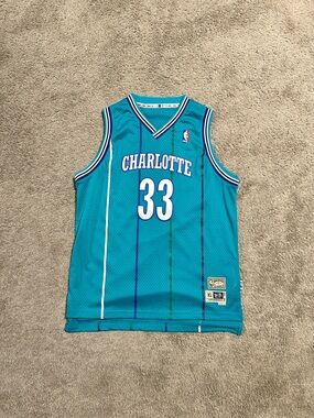 Mitchell and Ness Hardwood Classics Charlotte Hornets Alonzo Mourning Jersey